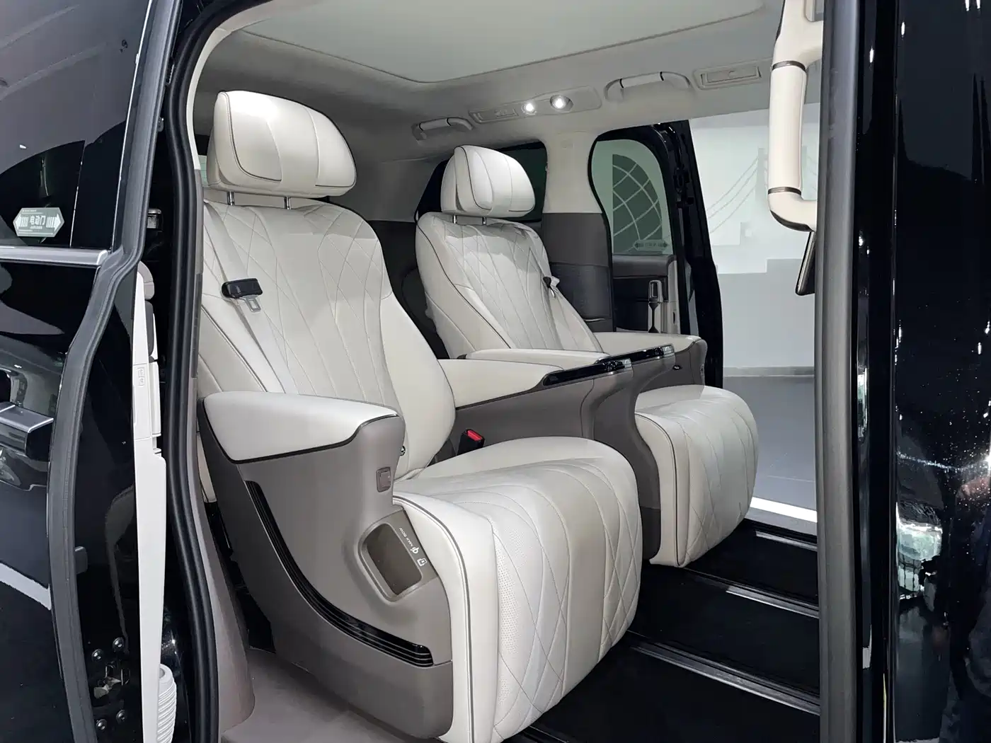 Denza D9 2022 DM-i 970 AWD Flagship фото 7