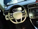 Photo 11 - Lynk & Co 01