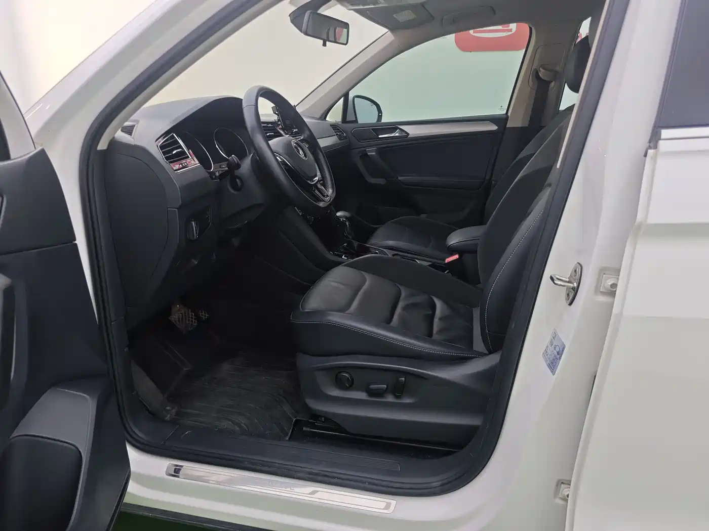Volkswagen Tiguan L 2021 330TSI Automatic 2WD Smart фото 10