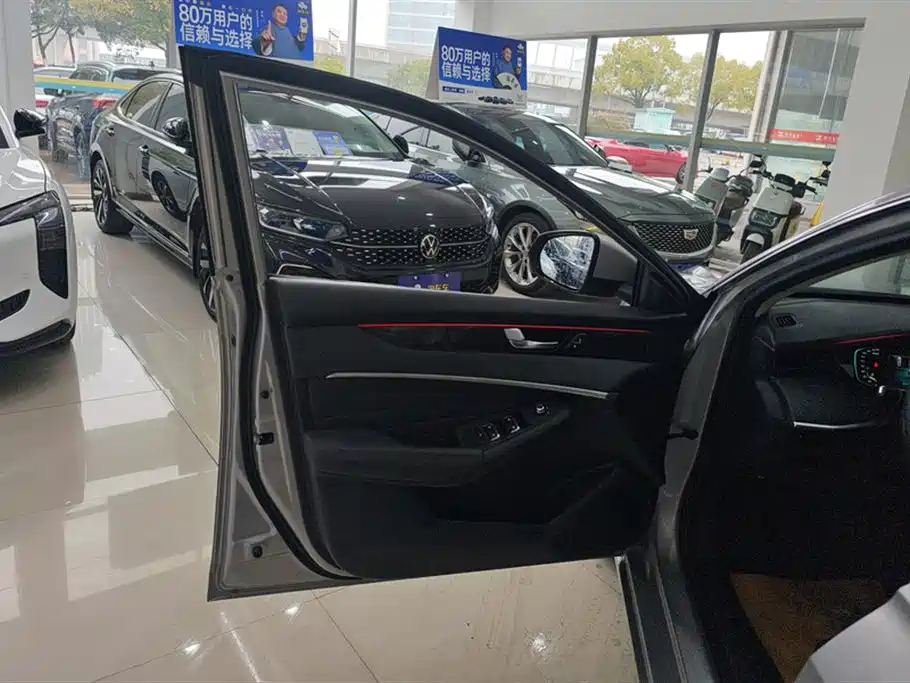 DONGFENG YI HYUN MAX