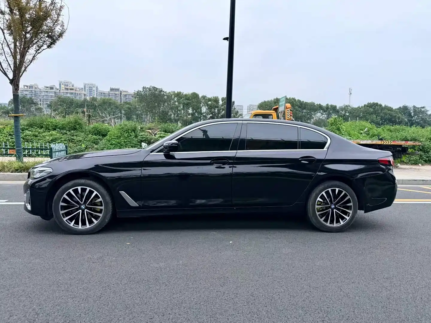 Photo 3 - BMW 5 Series