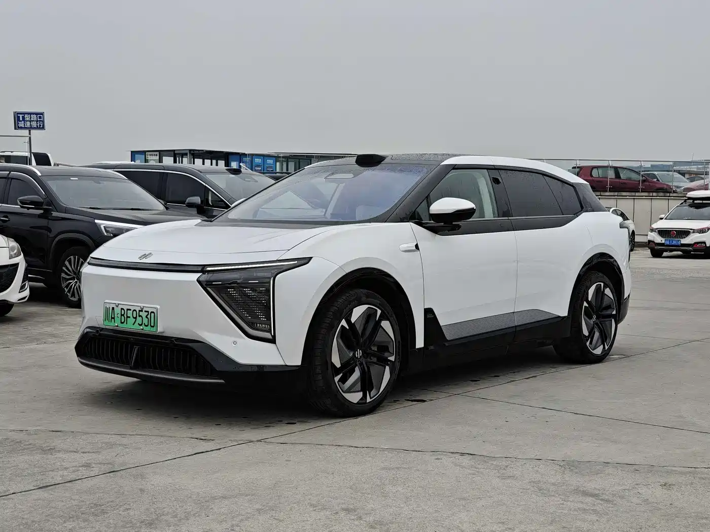 HiPhi Y 2023 560km Elite Edition