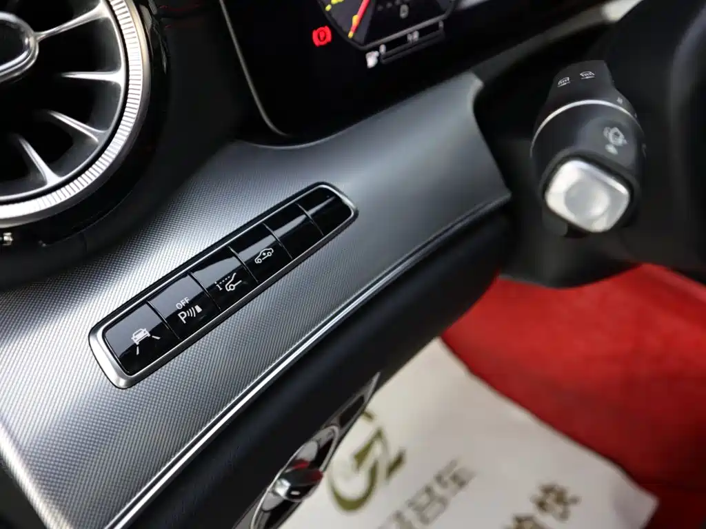 Mercedes-Benz E-Class, миниатюра 10