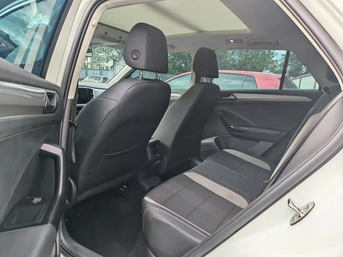 Volkswagen T-Roc, миниатюра 12