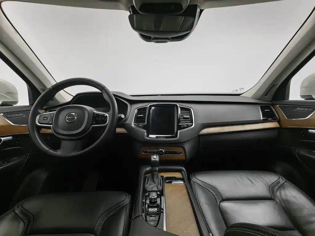 Photo 5 - Volvo XC90