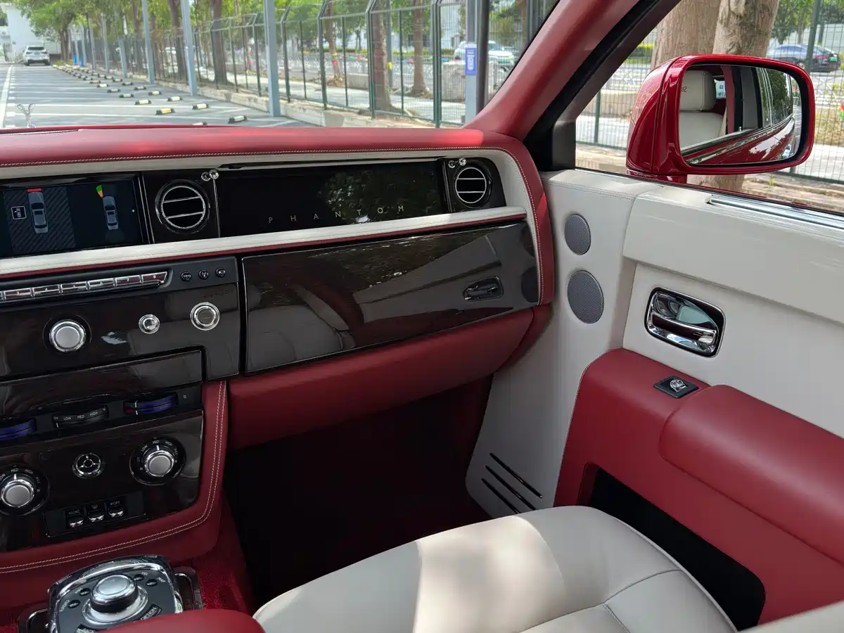 Фото 27 - Rolls-Royce Phantom