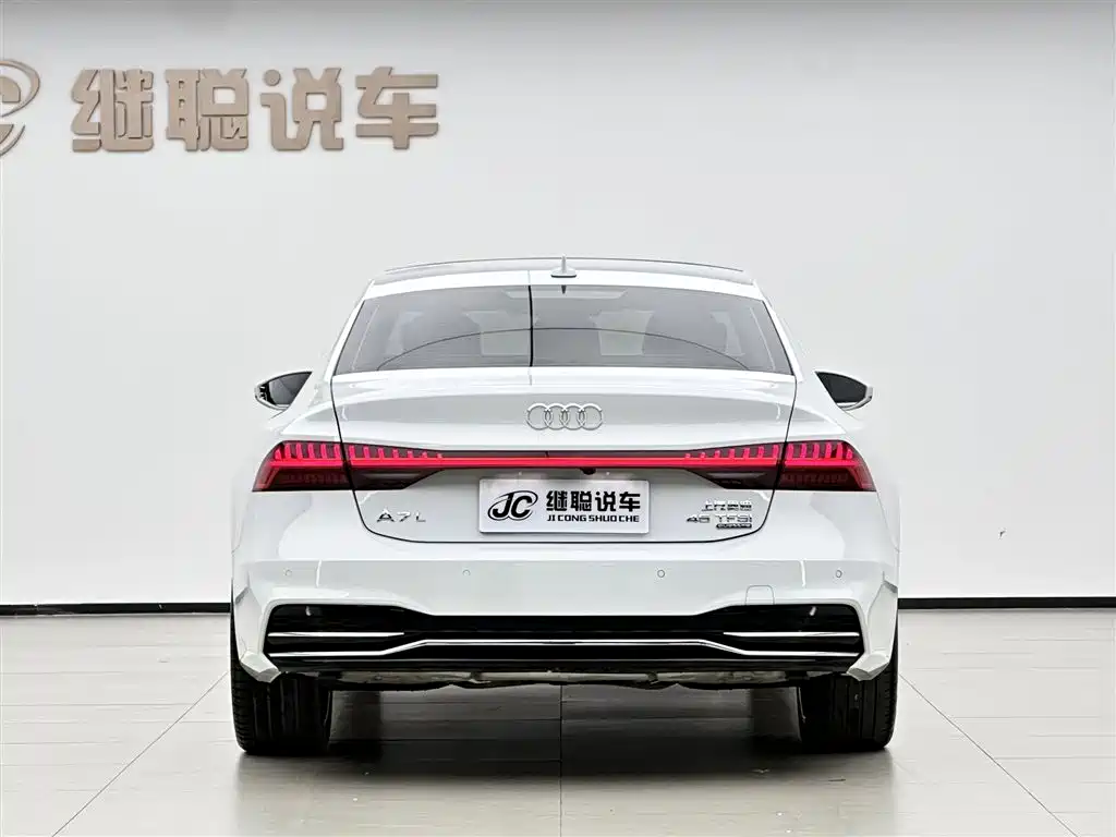 Photo 3 - Audi A7L
