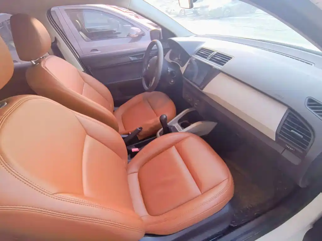 Škoda Fabia 2018 2017 1.4L Manual Car Enjoy Edition