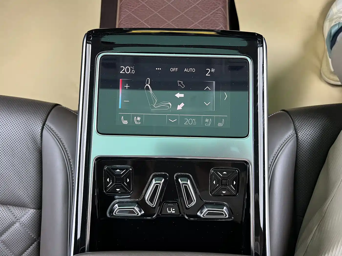 Audi A8 2024 Model A8L 55 TFSI quattro Flagship фото 36