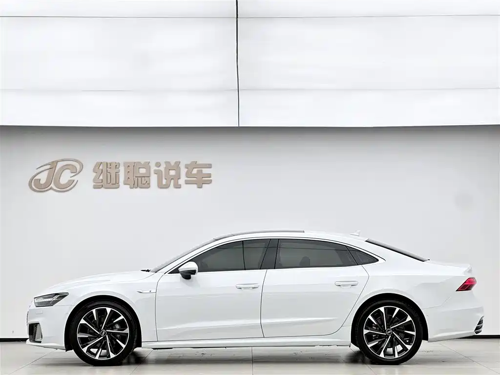 Photo 5 - Audi A7L