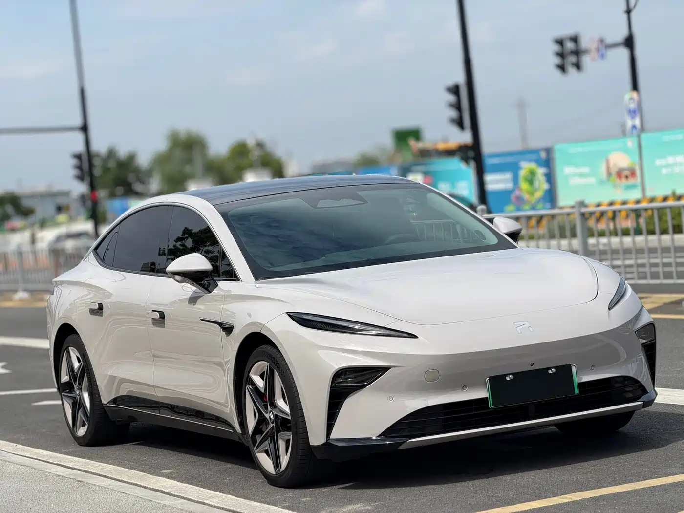 Roewe Rising Auto F7 2023 Facelift Performance Pro Edition фото 3