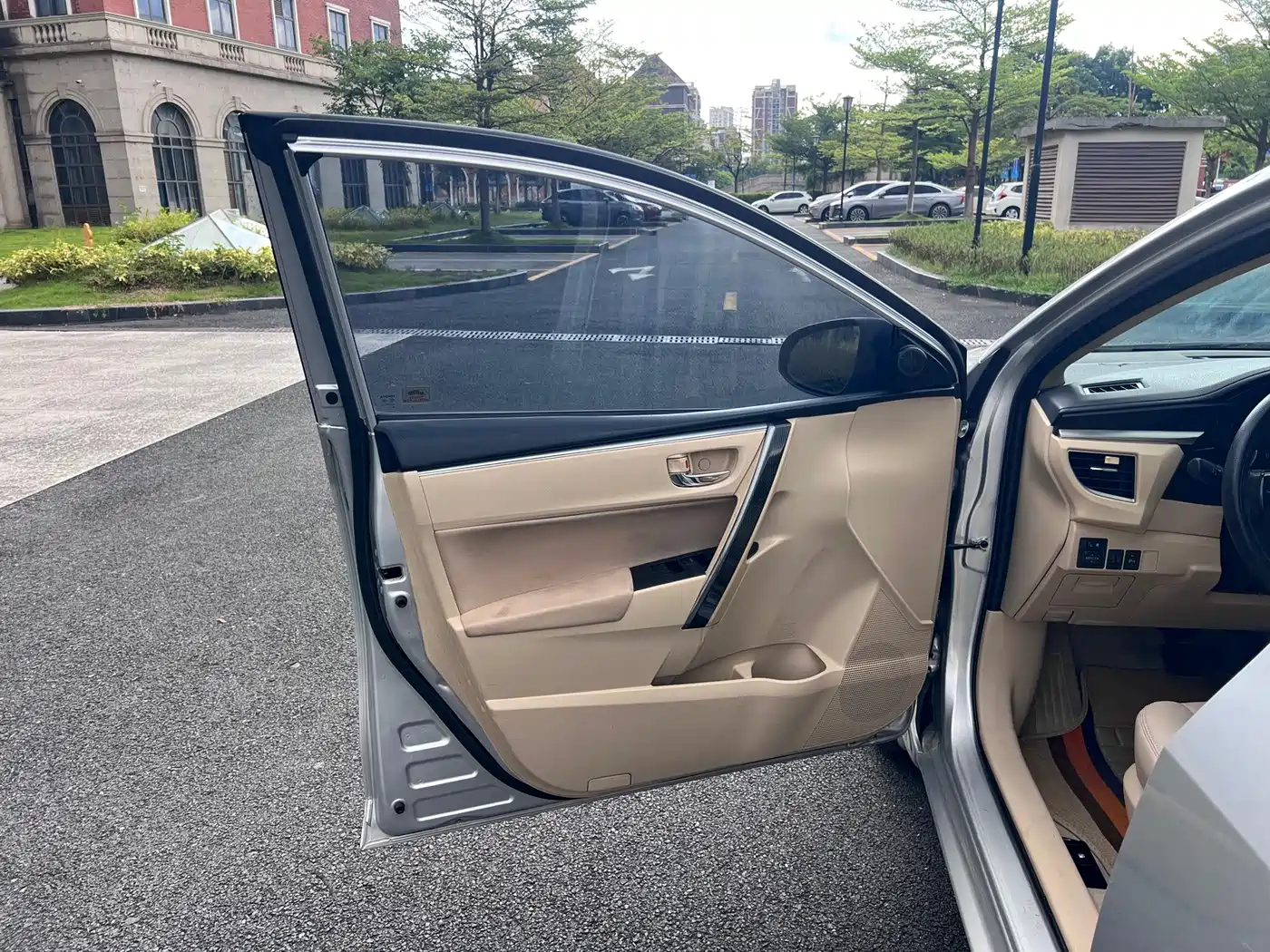 Photo 10 - Toyota Corolla