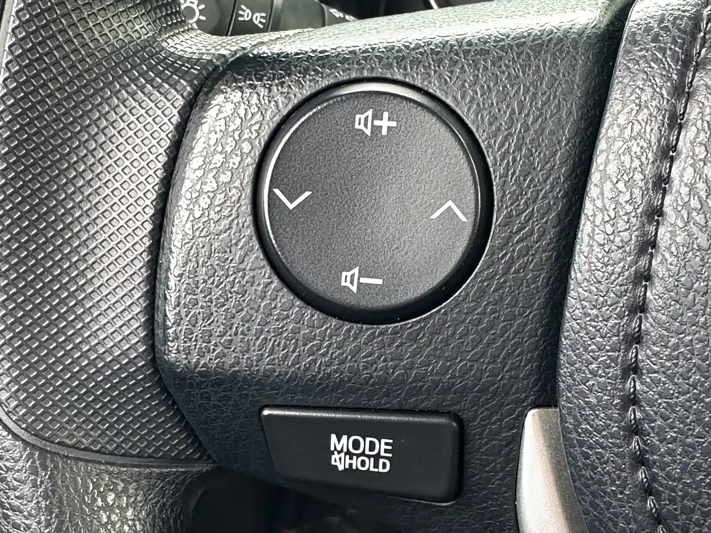 Toyota Corolla 2017 Facelift Hybrid 1.8L E-CVT Leading Edition фото 27