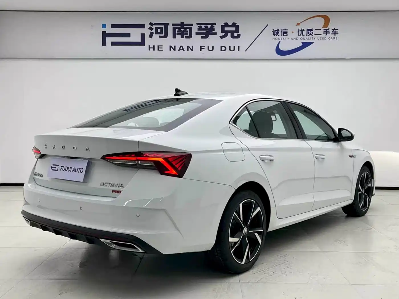 Škoda Octavia 2023 Facelift PRO TSI280 Premium Edition фото 4