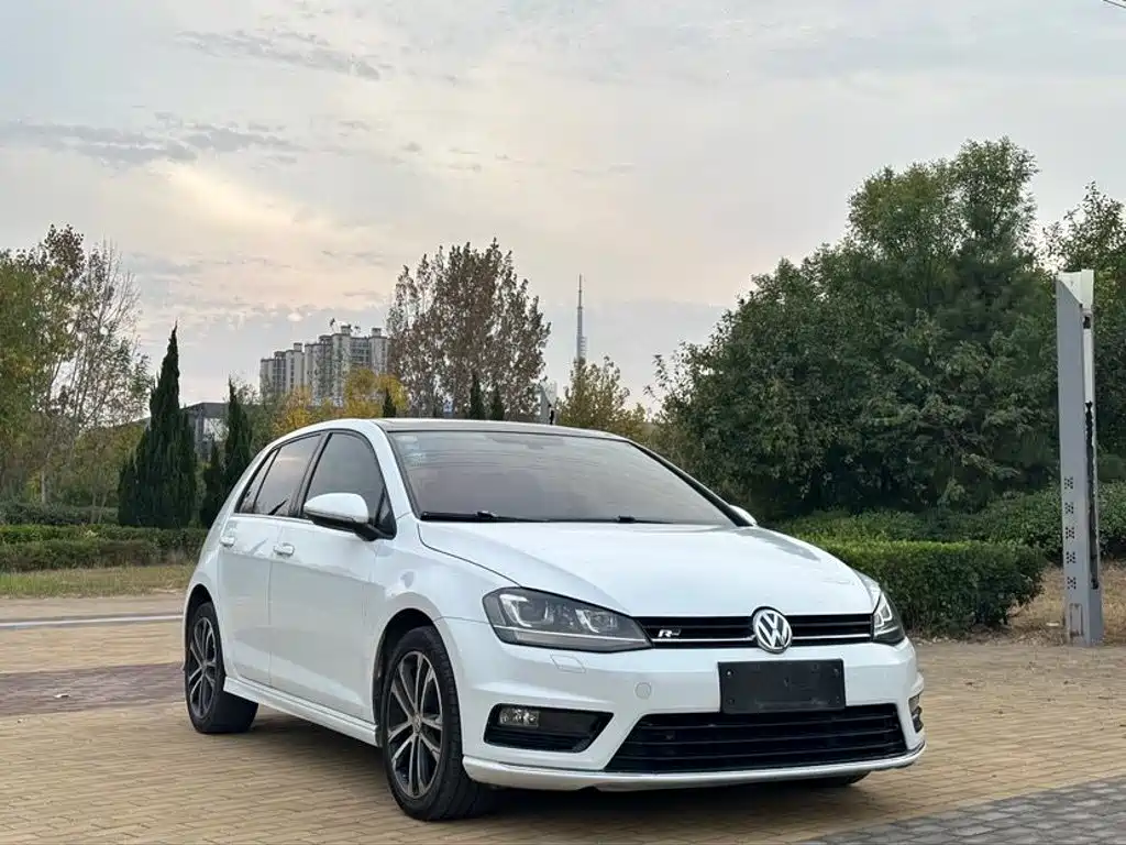 Photo 3 - Volkswagen Golf