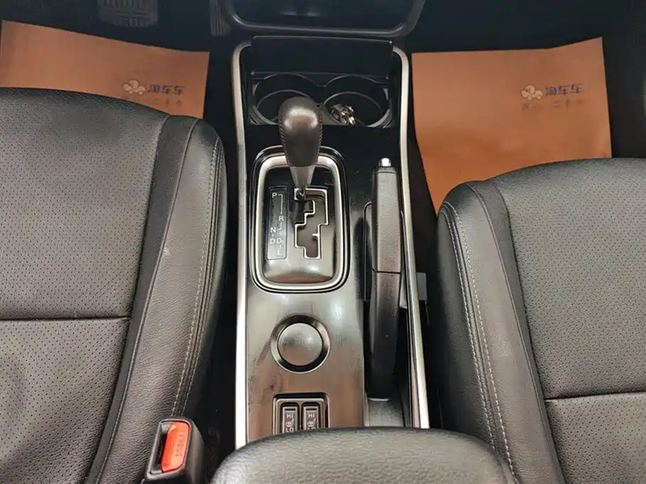 Mitsubishi Outlander 2018 2.0L 2WD Jiale Edition 7-seater фото 16
