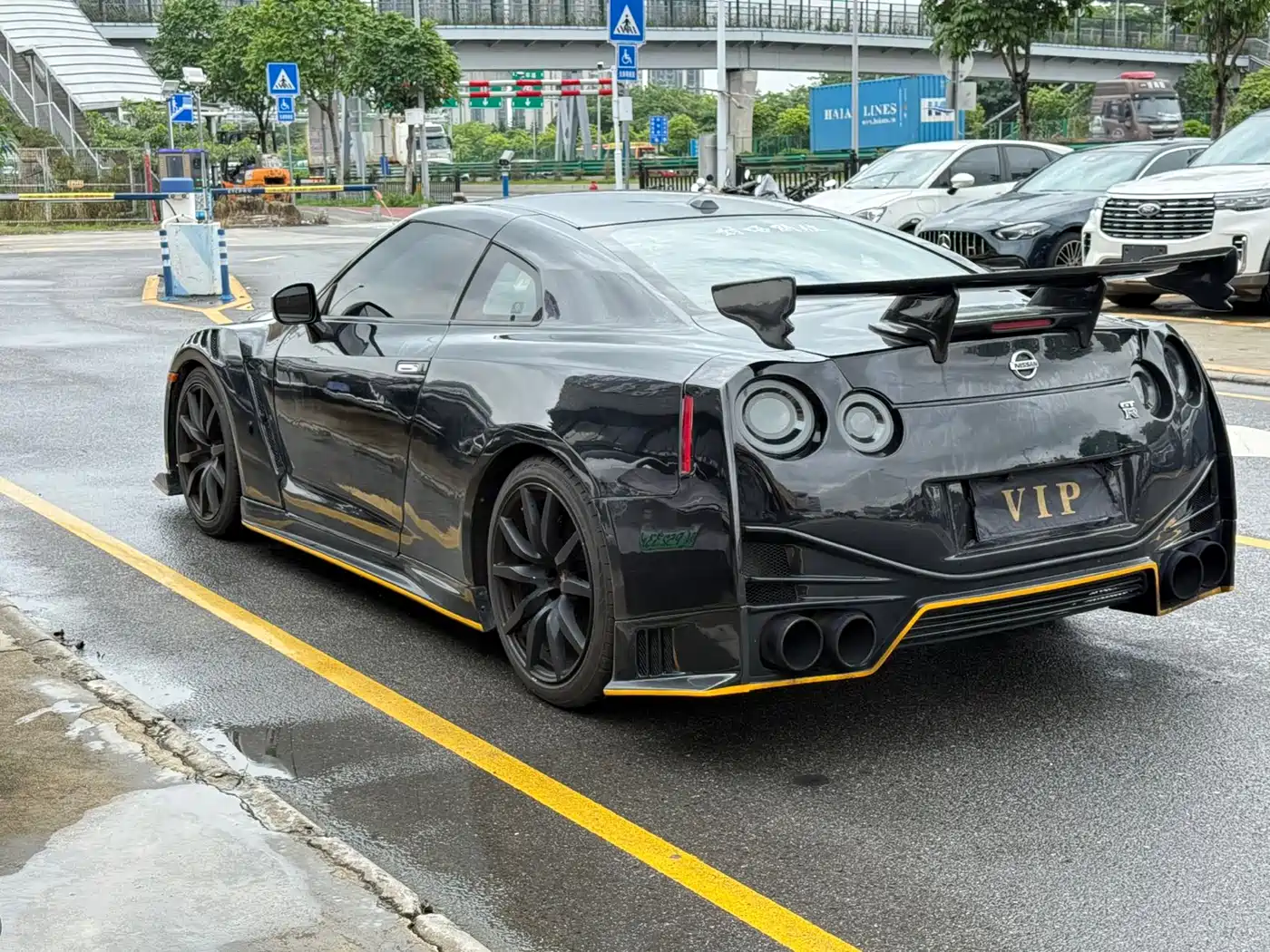 Nissan GT-R фото 9