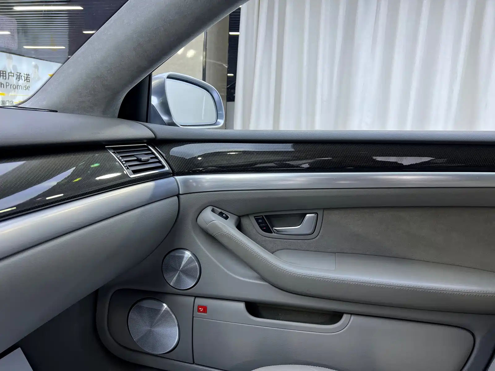 Фото 25 - Audi S8