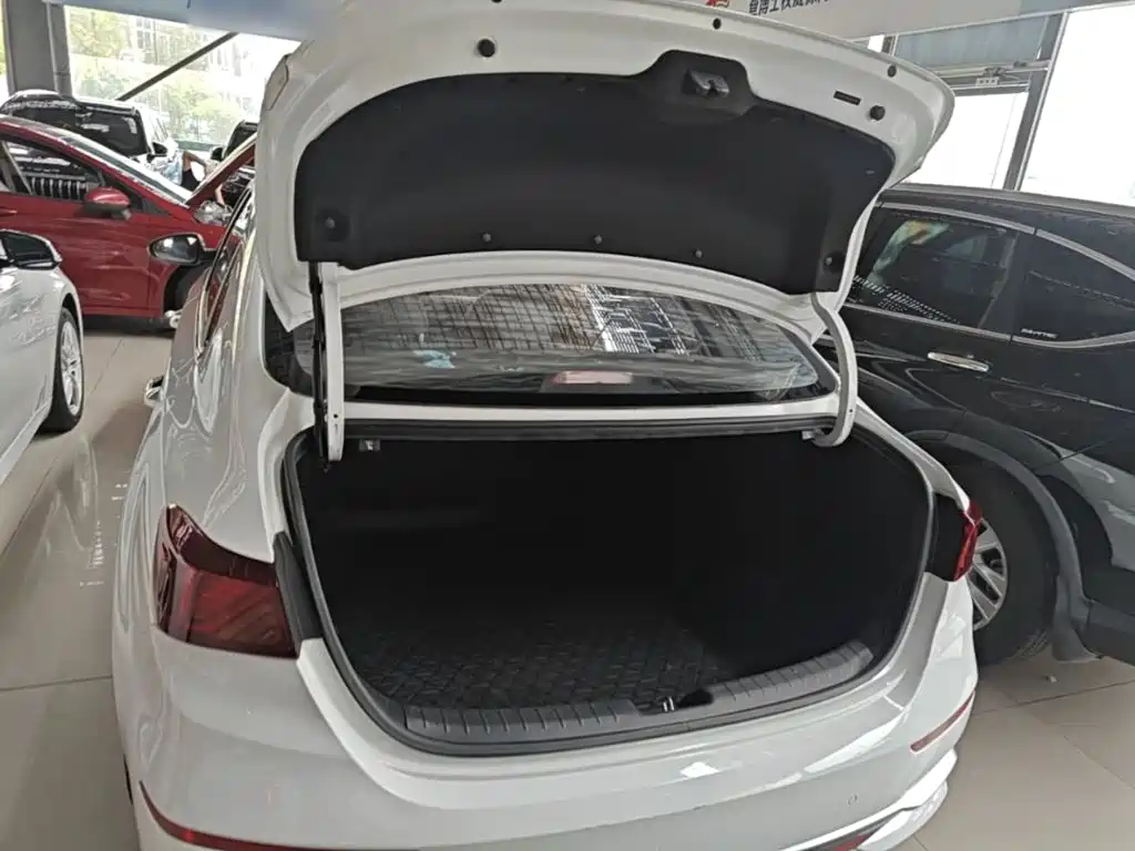 Photo 19 - Kia K3