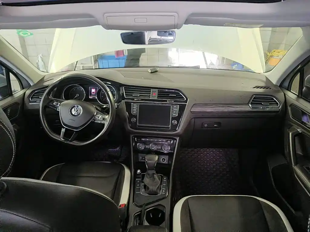Фото 12 - Volkswagen Tiguan L