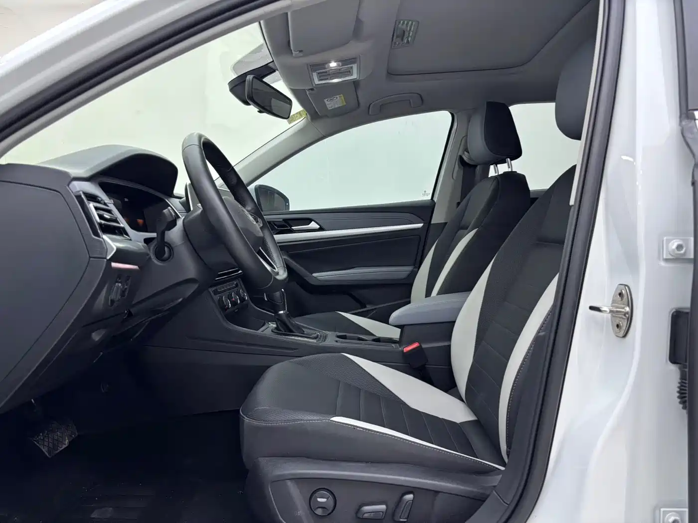 Volkswagen Lavida 2023 280TSI DSG Comfort Edition фото 4