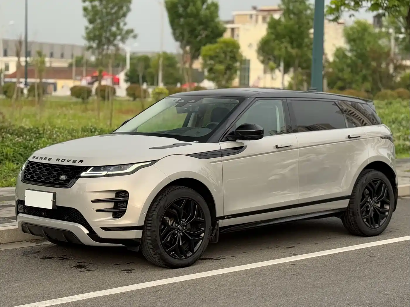 Land Rover Range Rover Evoque 2021 Range Rover Evoque L 249PS R-Dynamic HSE Luxury Edition