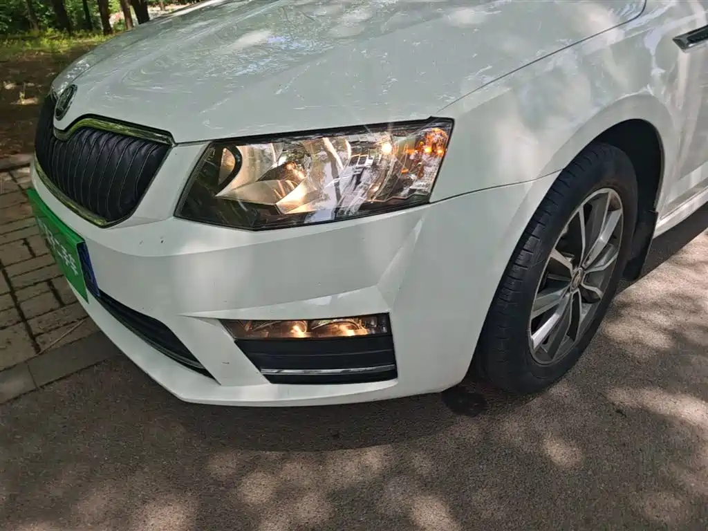 Škoda Octavia 2017 1.6L Manual ChuangXing фото 24