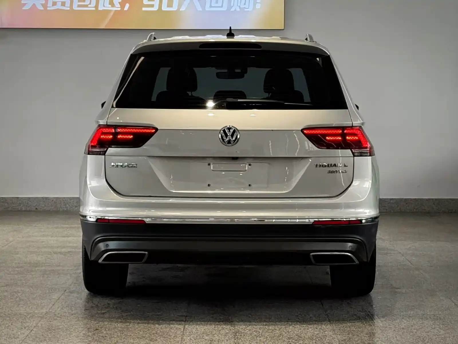 Photo 8 - Volkswagen Tiguan L