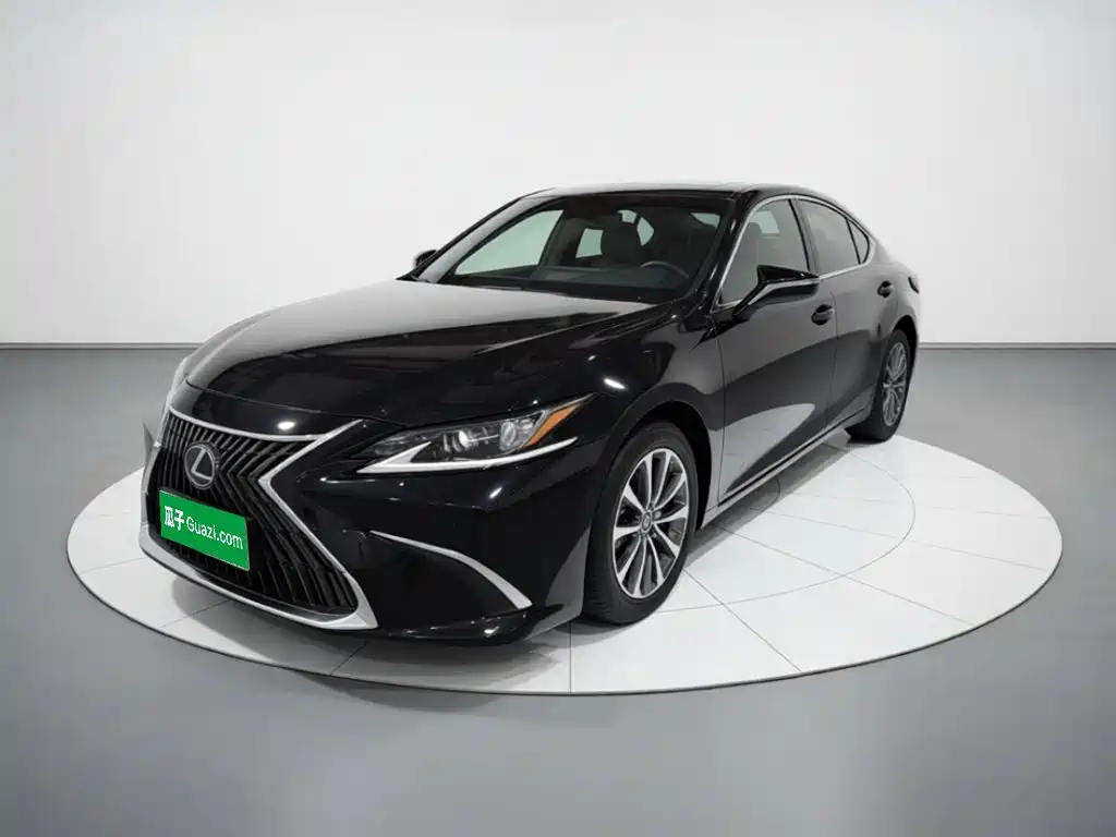 Фото 1 - Lexus ES