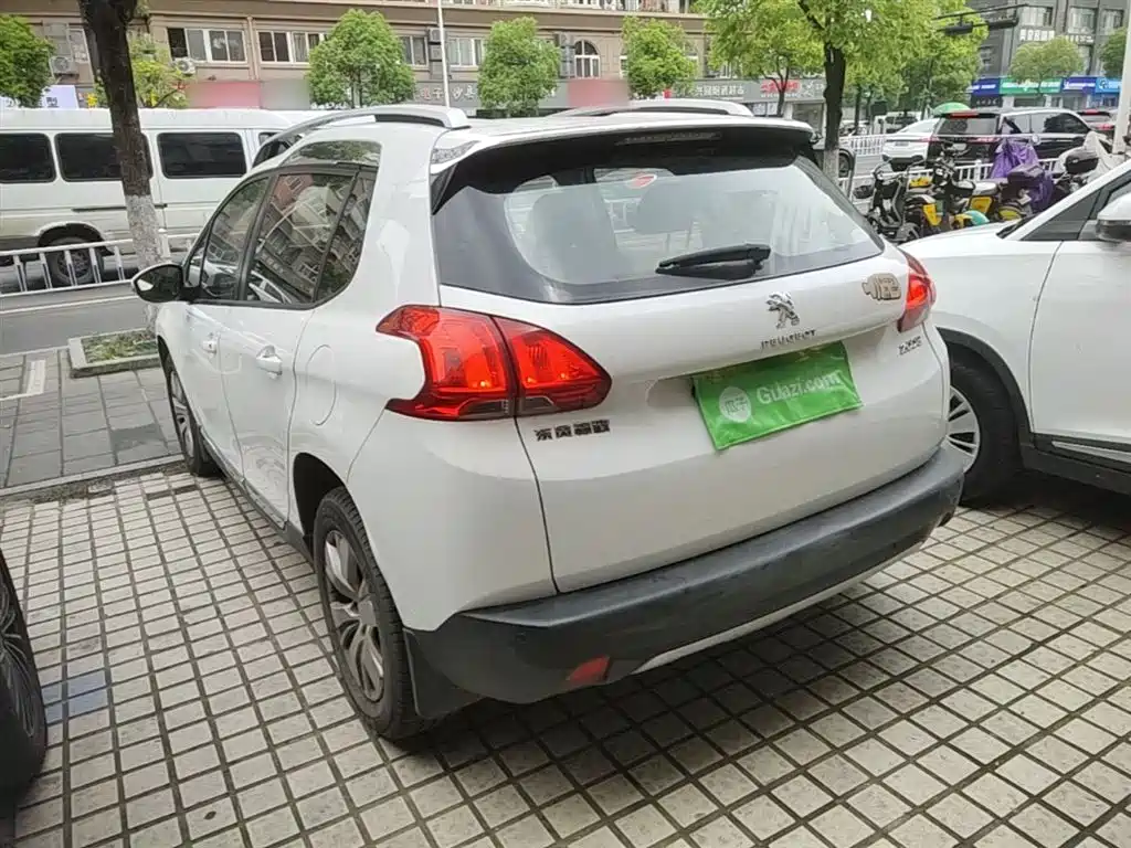 Peugeot 2008 2014 1.6L Automatic Fashion Edition фото 5