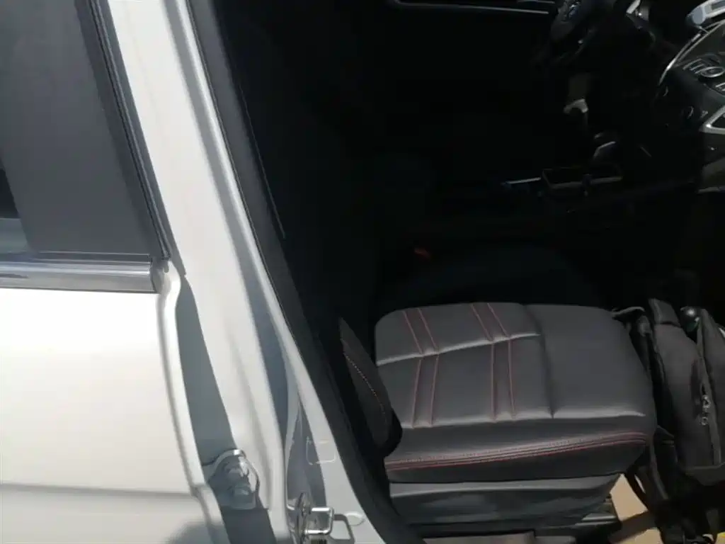 Dongfeng Aeolus Dongfeng Fengshen AX7 2016 2016 2.0L Automatic Smart Comfort