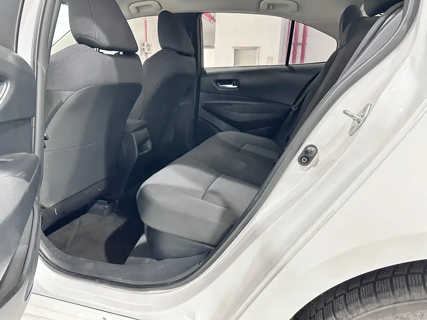 Toyota Corolla 2021 Hybrid 1.8L E-CVT Pioneer Edition фото 16