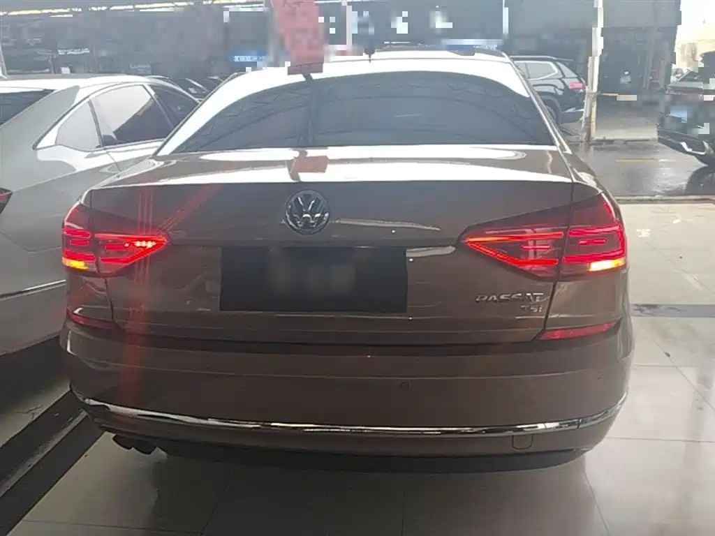 Volkswagen Passat 2017 280TSI DSG Prestige фото 6