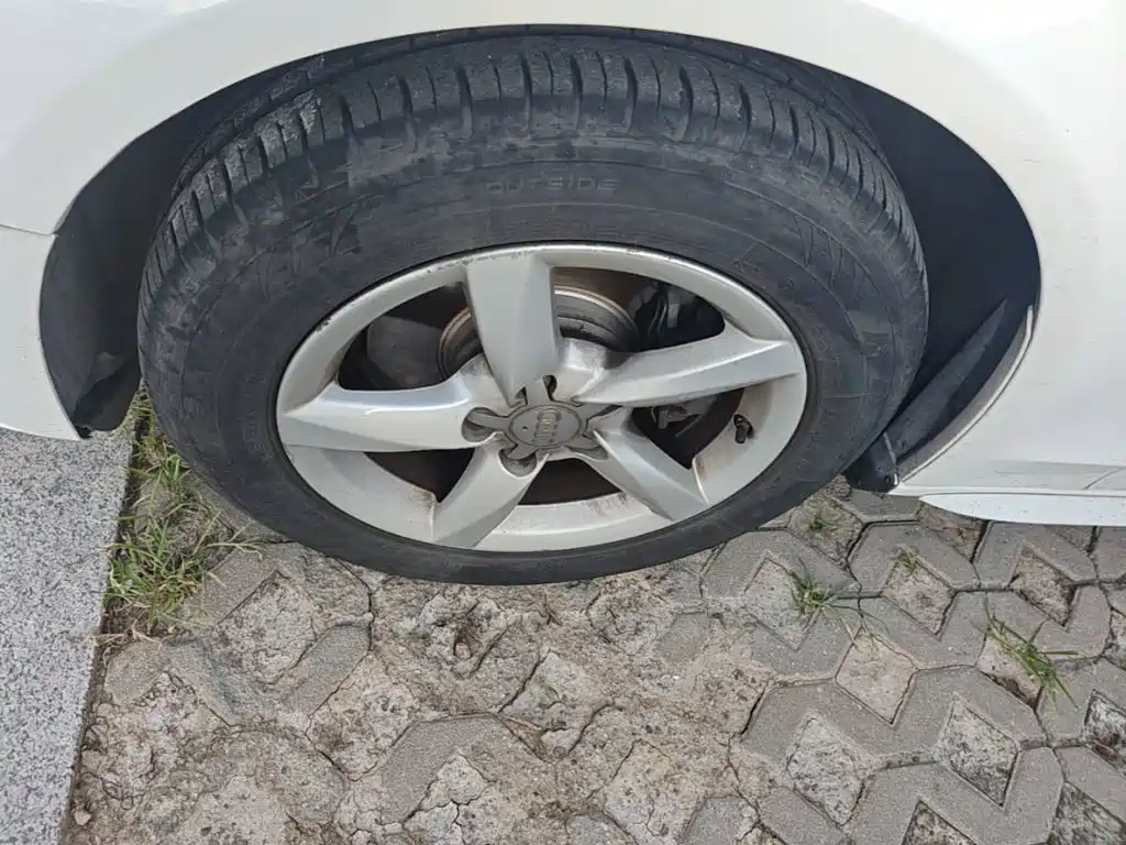 Фото 23 - Audi A4L