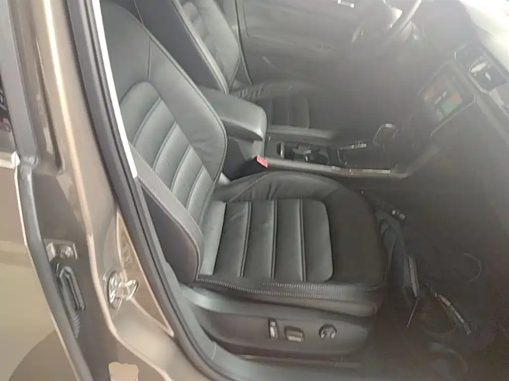 Volkswagen Passat 2017 280TSI DSG Prestige фото 25