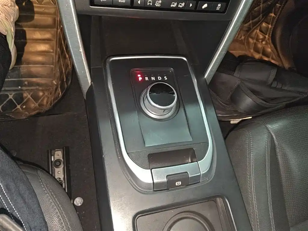 Land Rover Discovery Sport 2016 2.0T SE фото 14