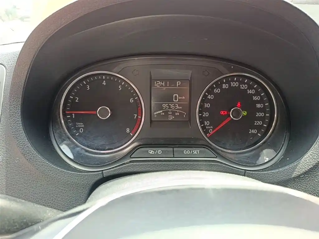Volkswagen Polo 2016 1.6L Automatic Comfort фото 12
