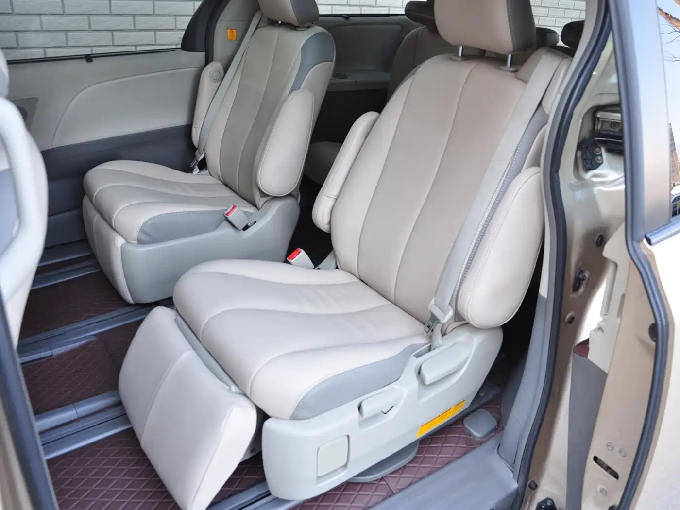 Toyota Sienna 2013 3.5L 4WD Automatic фото 8