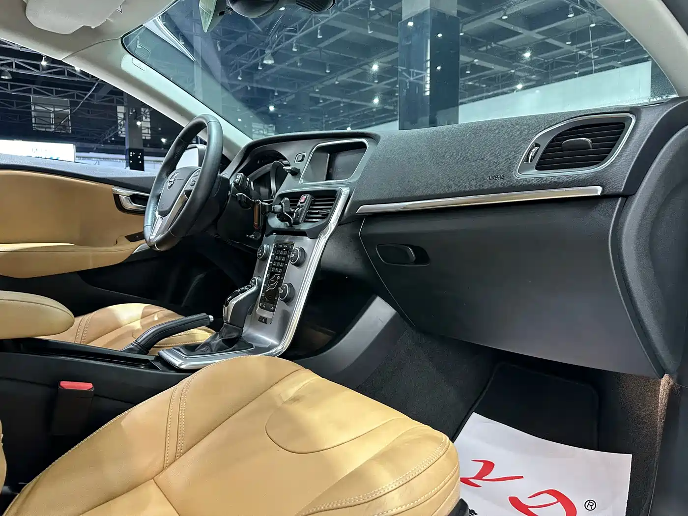 Volvo V40 2018 2017 T3 R-Design