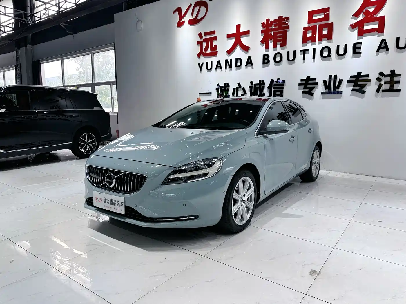 Volvo V40 2018 2017 T3 R-Design
