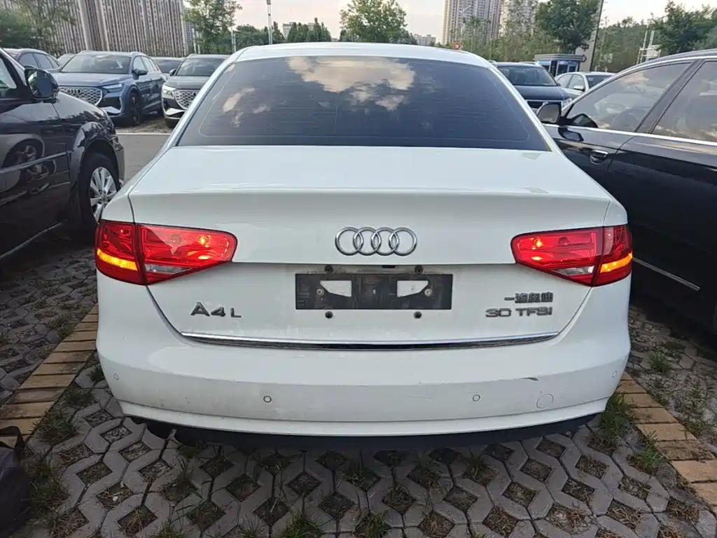 Фото 6 - Audi A4L