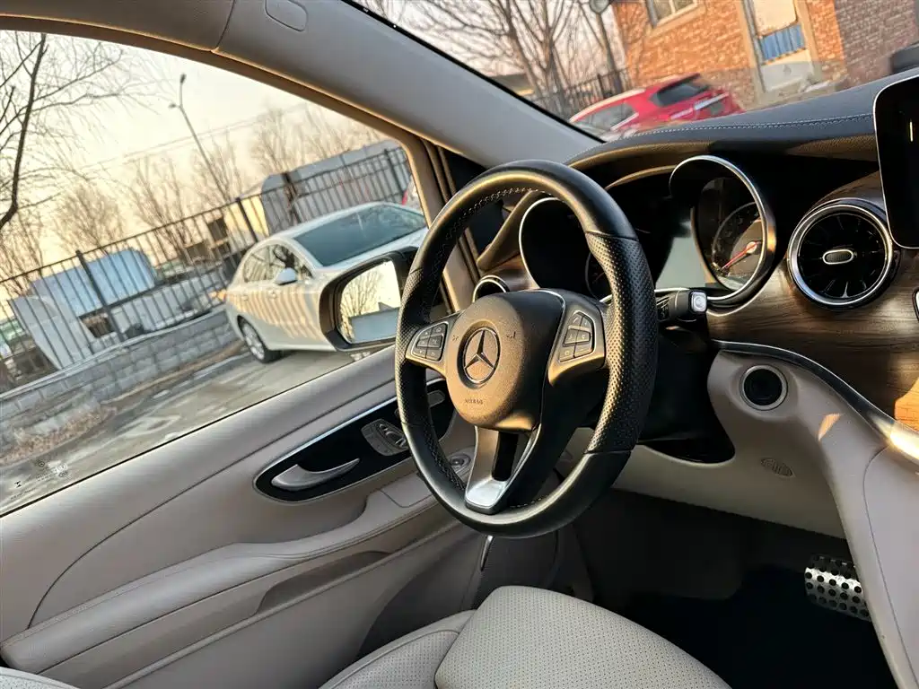 MERCEDES-BENZ V CLASS