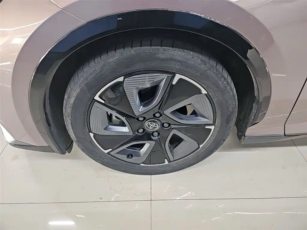 Toyota bZ3 2023 616km Long Range Premium фото 23