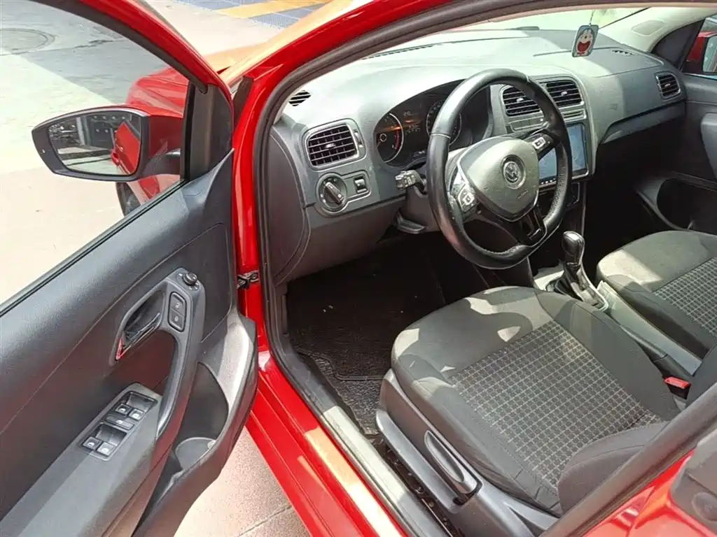 Volkswagen Polo 2016 1.6L Automatic Comfort фото 16