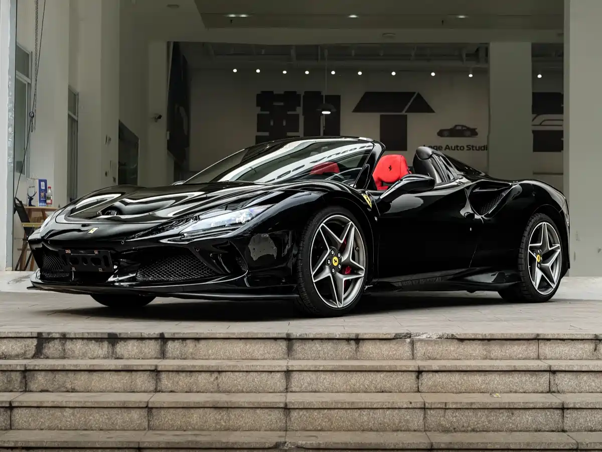 Фото 1 - Ferrari F8