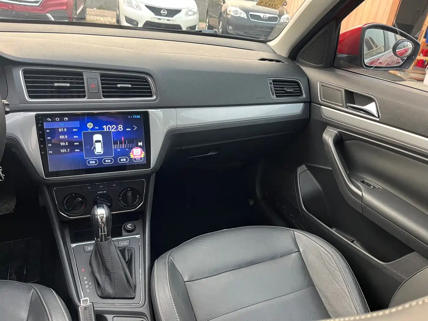Volkswagen Lavida Tour 2015 1.6L Automatic Comfort Edition фото 12