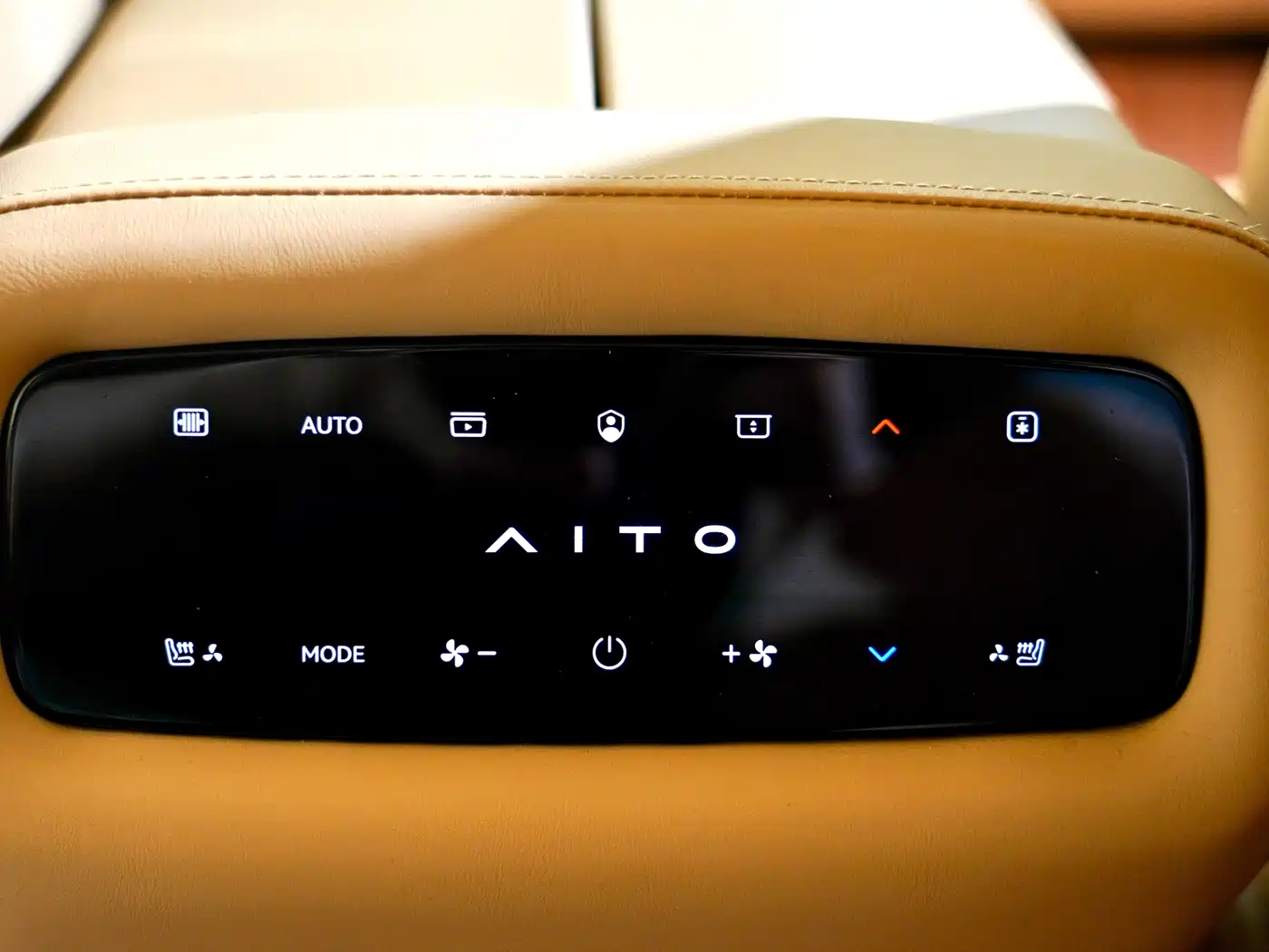 AITO Wenjie AITO M9 2024 Model Extended Range Ultra Edition 52kWh 5-Seater фото 10