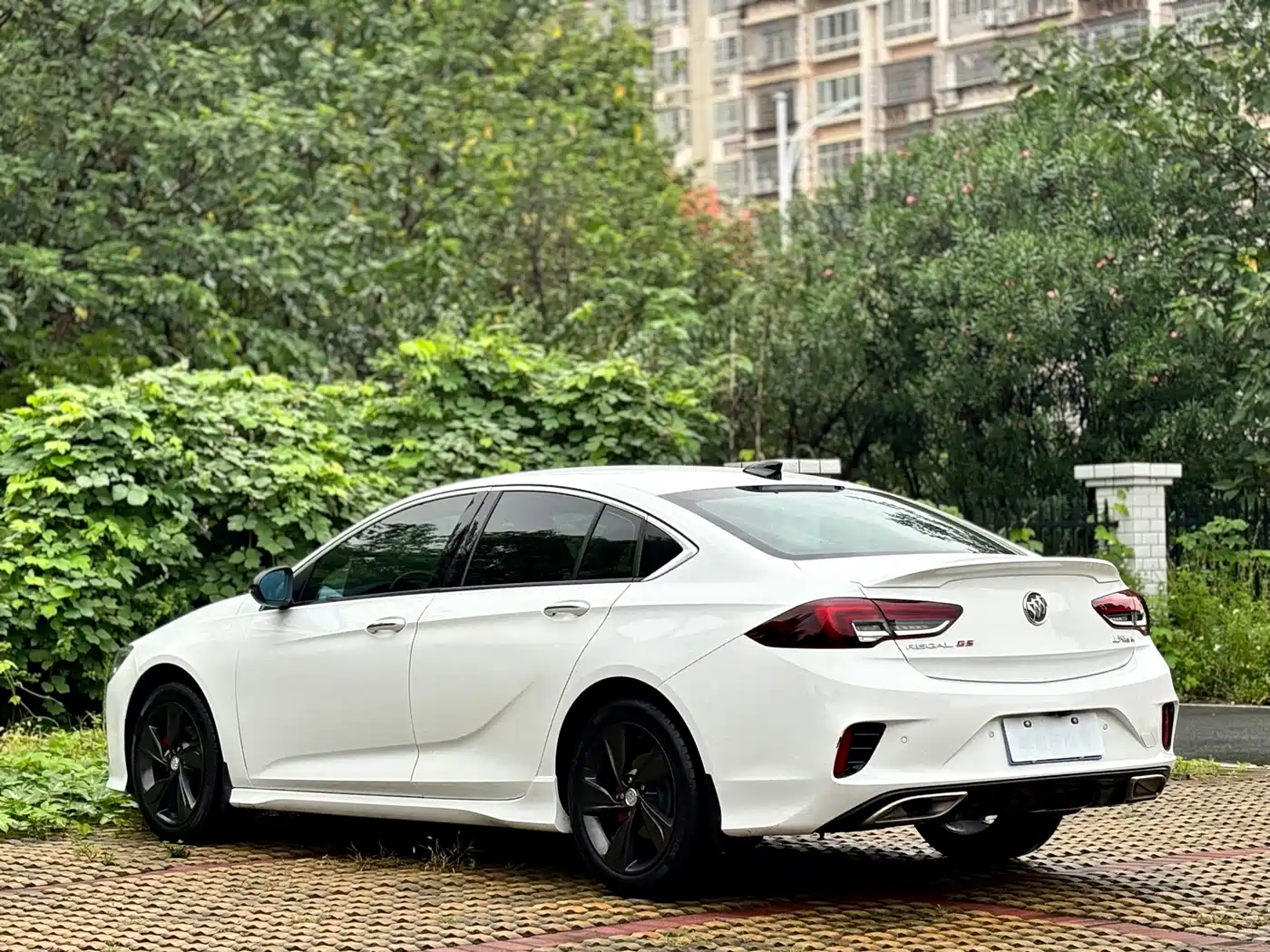 Photo 6 - Buick Regal