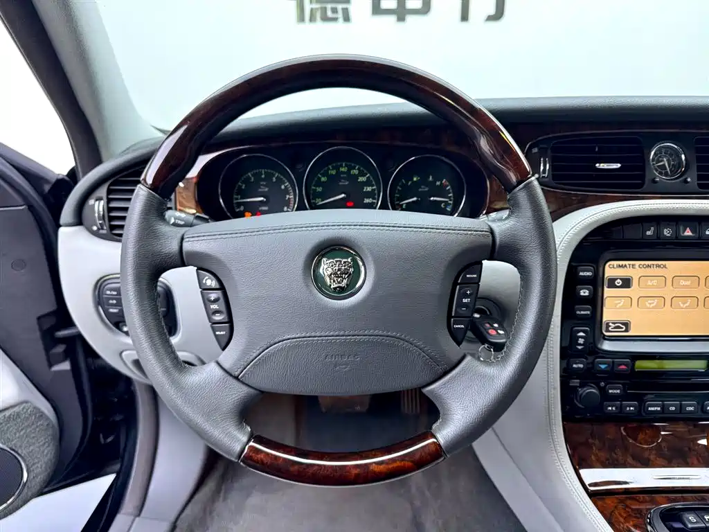 Jaguar XJ 2005 Model XJ8L 4.2 фото 13