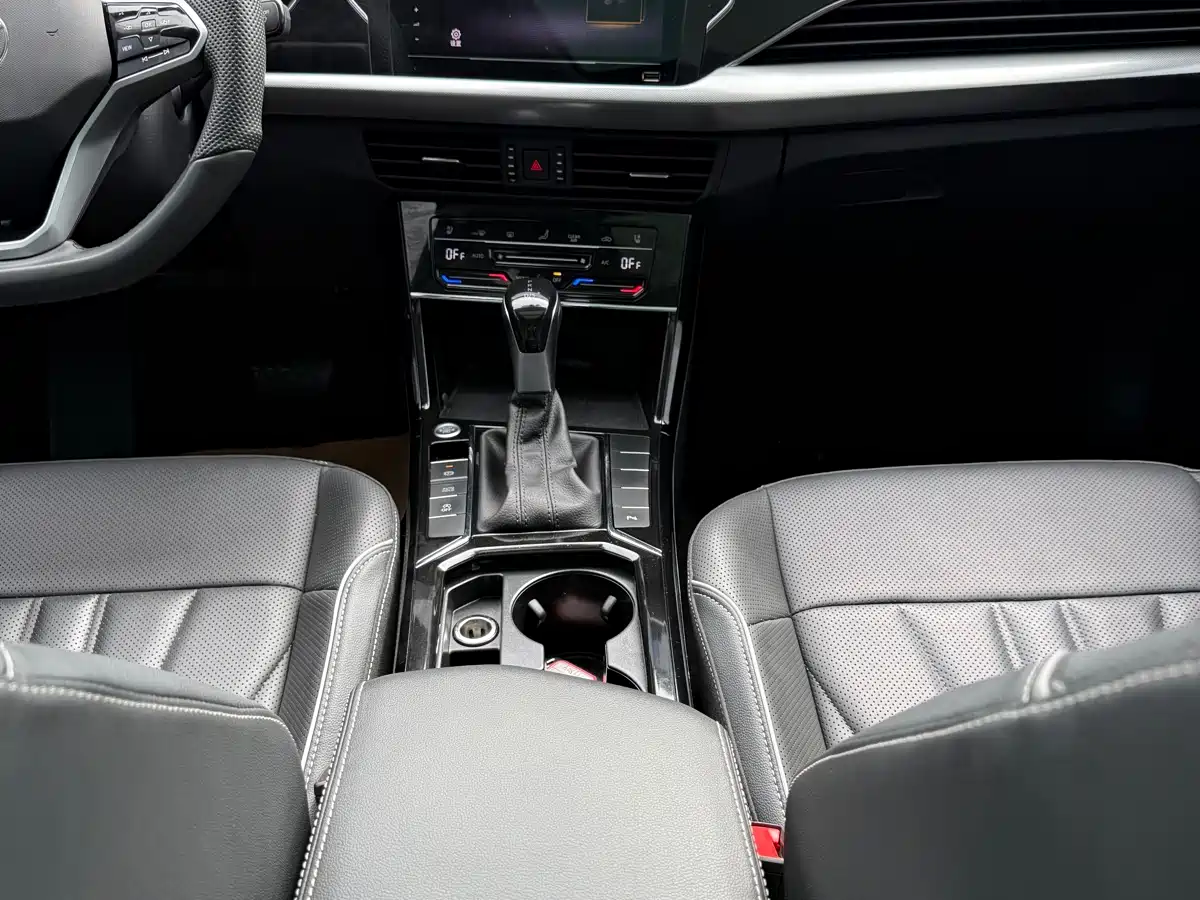 Volkswagen Passat 2024 380TSI Elite Edition фото 12